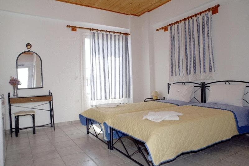 Apollon Rooms Pollonia Exterior photo